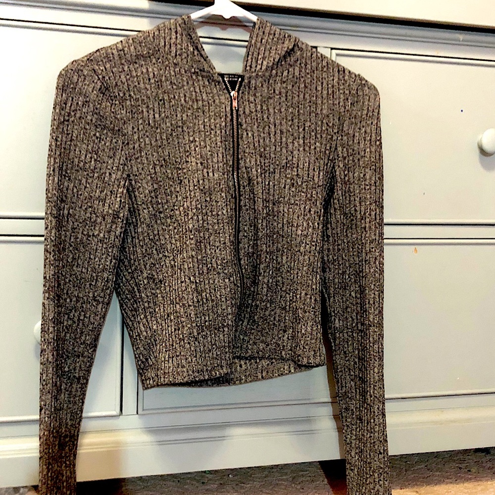 Long sleeved hooded grey shirt with zipper